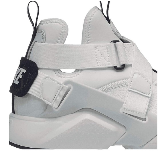 NIKE MEN`S AIR HUARACHE RUN LOW TOP SNEAKERS - Picture 3 of 3